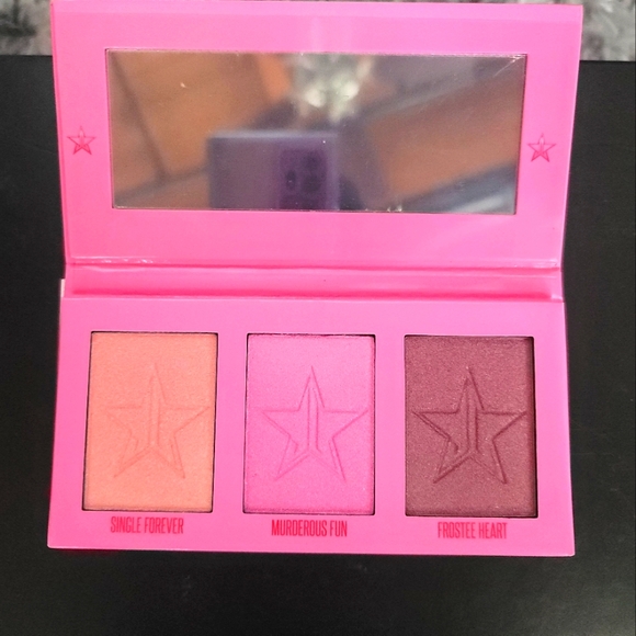 BUNDLE OF MAKEUP - Picture 5 of 11